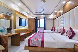 Exclusive Room | Premium bedding, down comforters, memory foam beds, desk - Hotel Glow Inn (New Delhi)