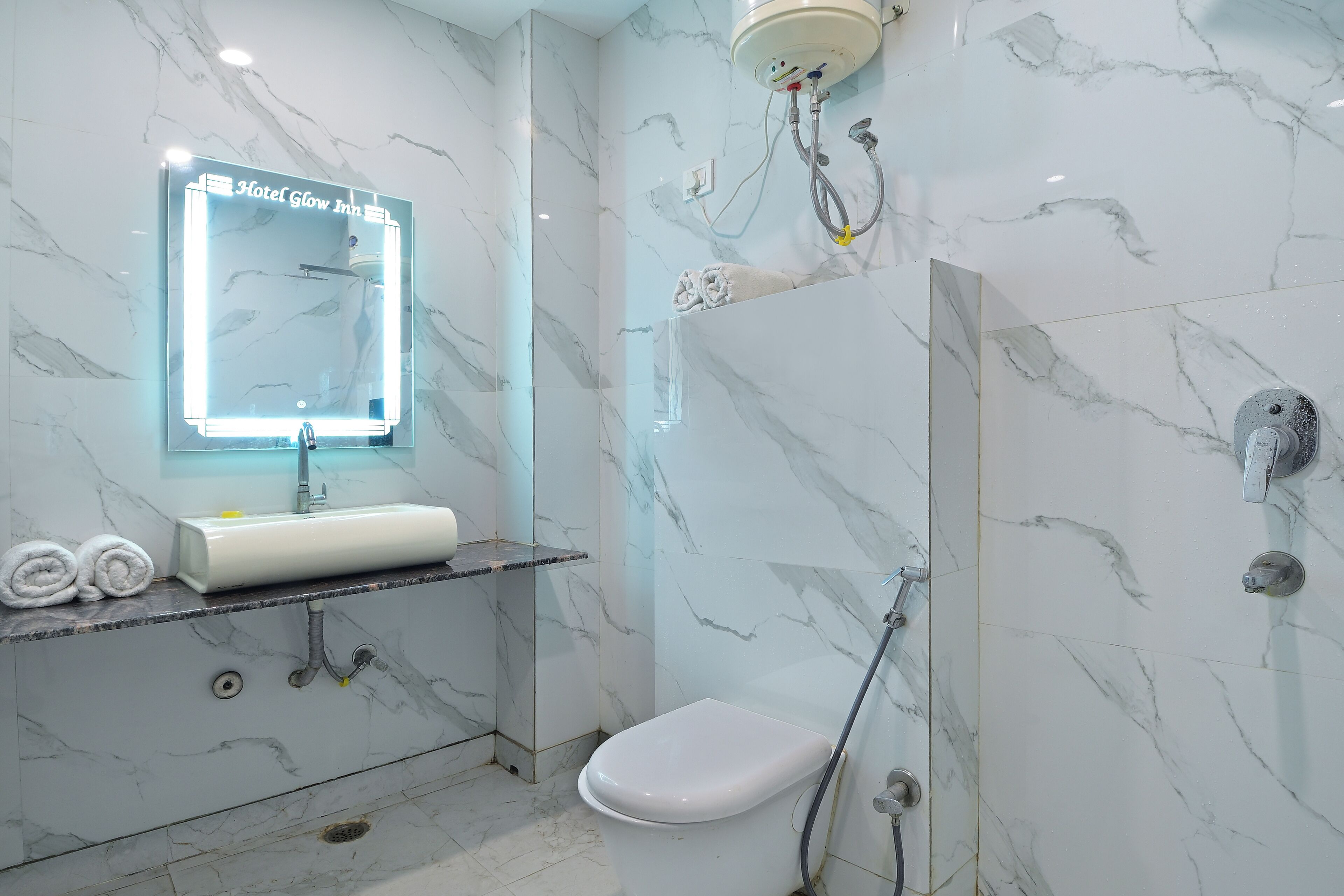 Foto - Hotel Glow Inn Paharganj-3 Mins Walk From New Delhi Railway Station