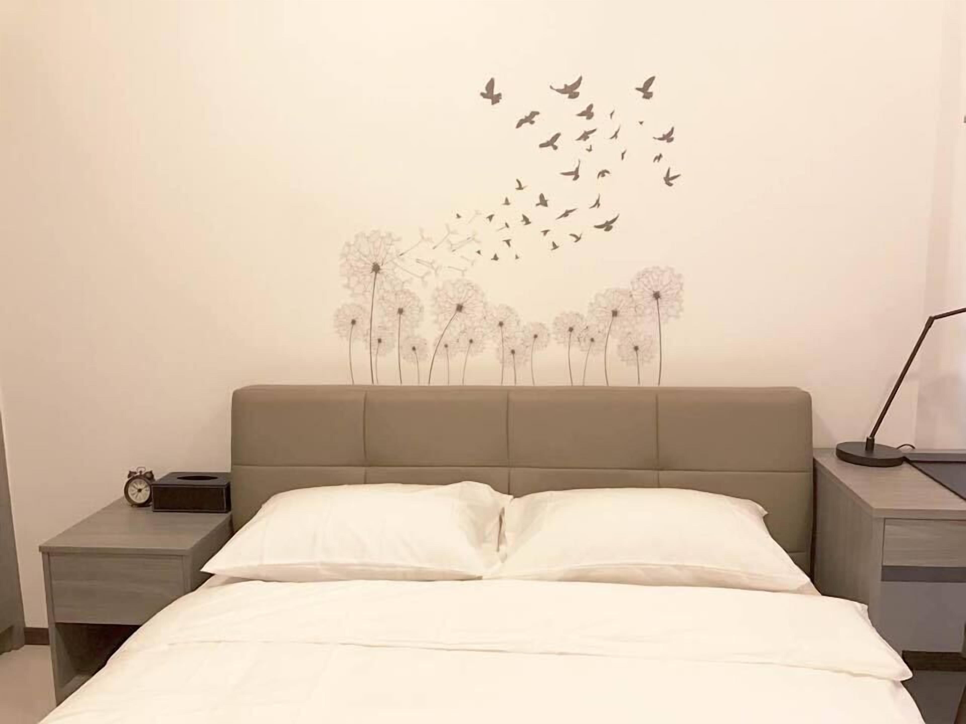 deluxe double room | minibar, in-room safe, desk, free wifi