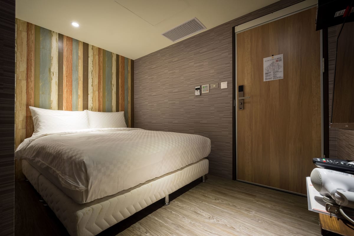 Business Double Room, 1 Double Bed (Partially No Window)