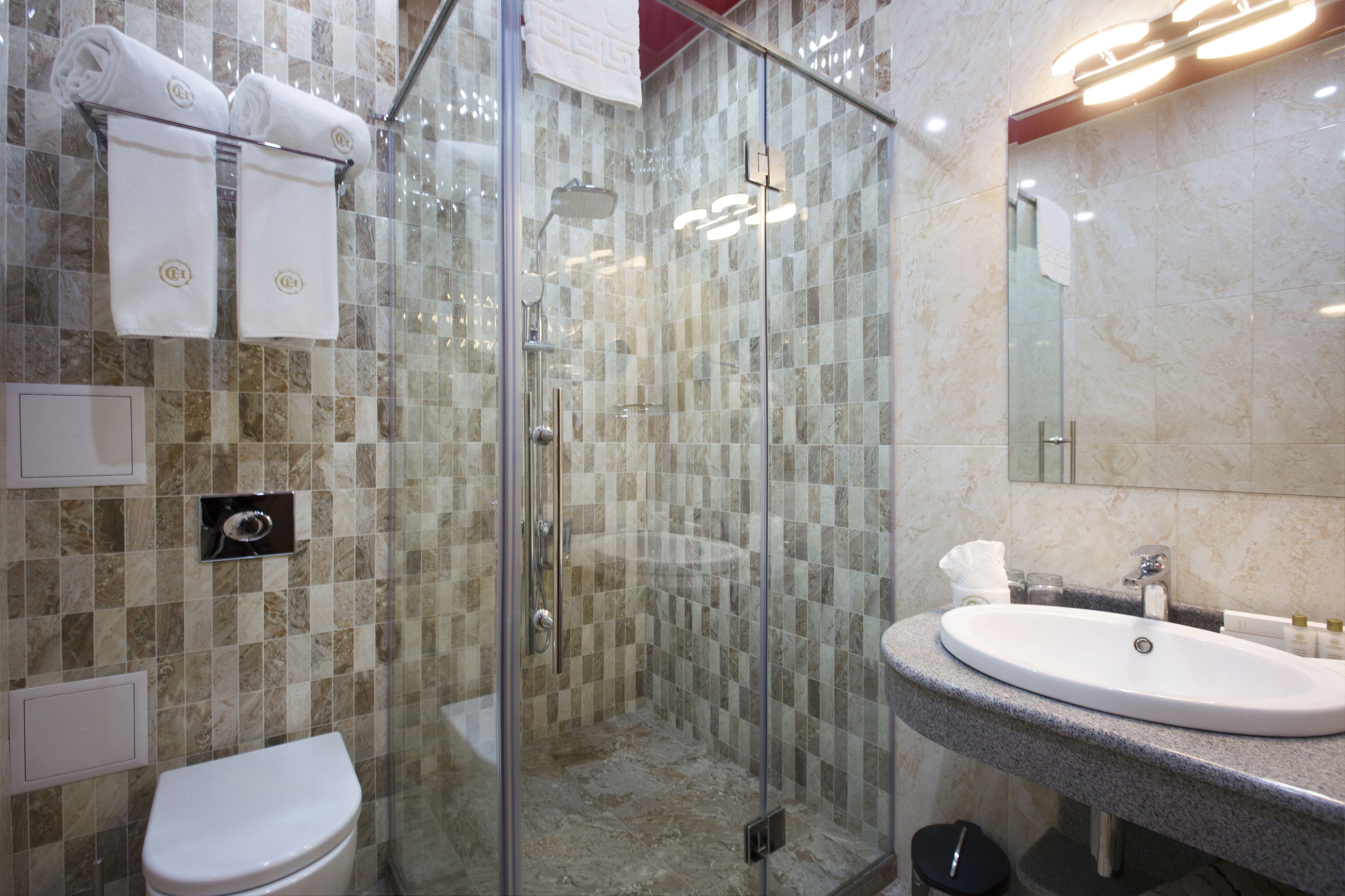 standard double or twin room | bathroom | shower, free toiletries, hair dryer, bathrobes