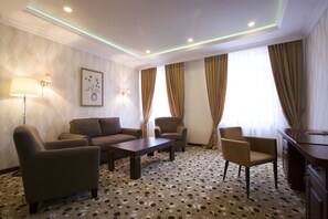 Premium bedding, minibar, in-room safe, desk - Central Hotel Yerevan (Yerevan)