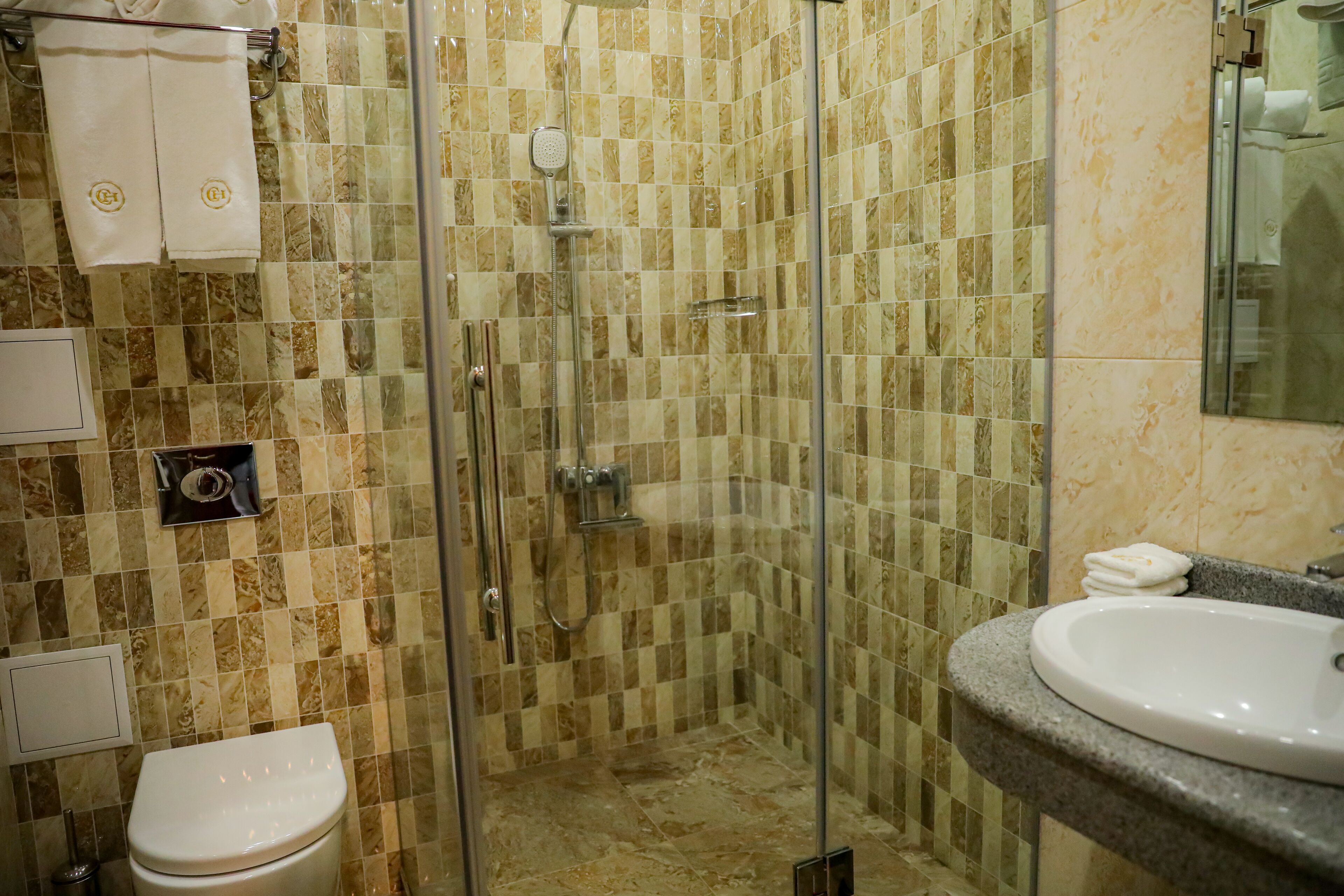 superior double or twin room | 1 bedroom, premium bedding, minibar, in-room safe