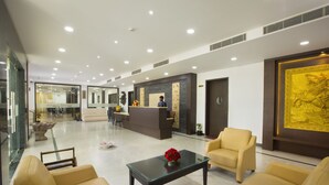 Lobby-lounge