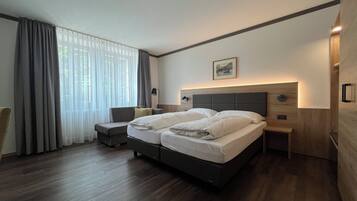 Standard Twin Room | In-room safe, desk, soundproofing, free WiFi