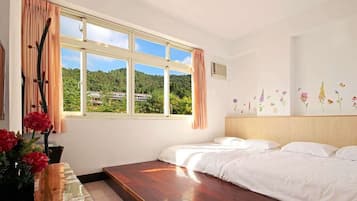 Standard Quadruple Room (Japanese) | Desk, laptop workspace, blackout drapes, free WiFi