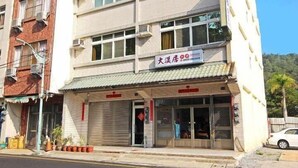 施設の正面