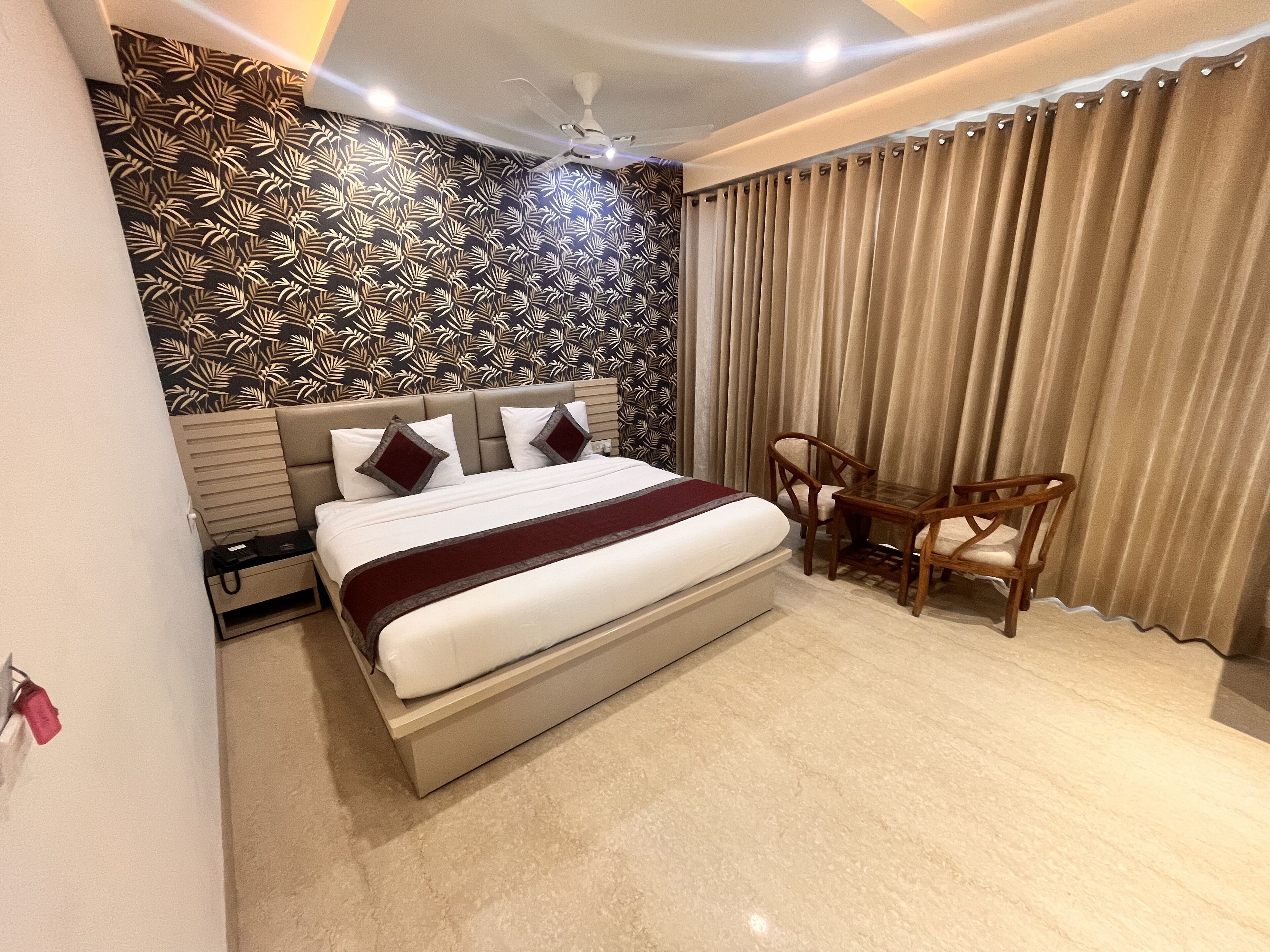 尊荣客房 | 特色家居、办公桌、笔记本电脑工作区、遮光窗帘