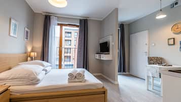 Estúdio clássico, vista para o pátio (F2: 28b) | Roupas de cama premium, individualmente decorados