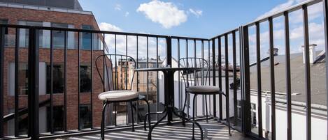 Comfort Room (F2: 36a) | Terrace/patio