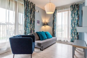 City Apartment, 1 Bedroom, City View (E22a) | Peralatan tempat tidur premium, dihias secara berasingan 