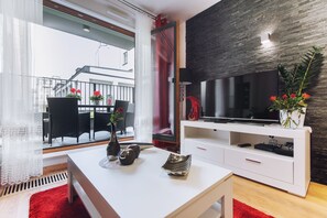 Apartment, 2 Bedrooms (Krakus) | Peralatan tempat tidur premium, dihias secara berasingan 