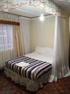 Deluxe Single Room | Desk, free WiFi - Classic Guest Home (Nairobi)
