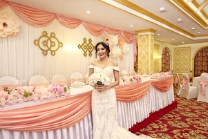 Se sirven desayunos, almuerzos, cenas y cocina local e internacional 