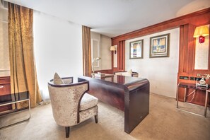 Minibar, in-room safe, laptop workspace, blackout curtains - Royal House Hotel 2 (Ulaanbaatar)