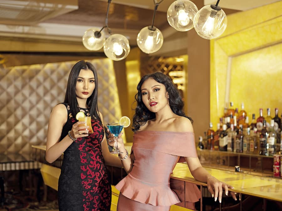 Der serveres morgenmad, frokost og lokale og internationale retter