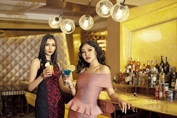 Déjeuner et dîner servis sur place, cuisine locale et internationale