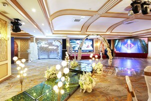 Se sirven desayunos, almuerzos y cenas; cocina local e internacional