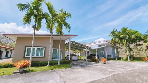 Deluxe Bungalow | Terrace/patio - Prangthong Garden Home (Huai Yot)