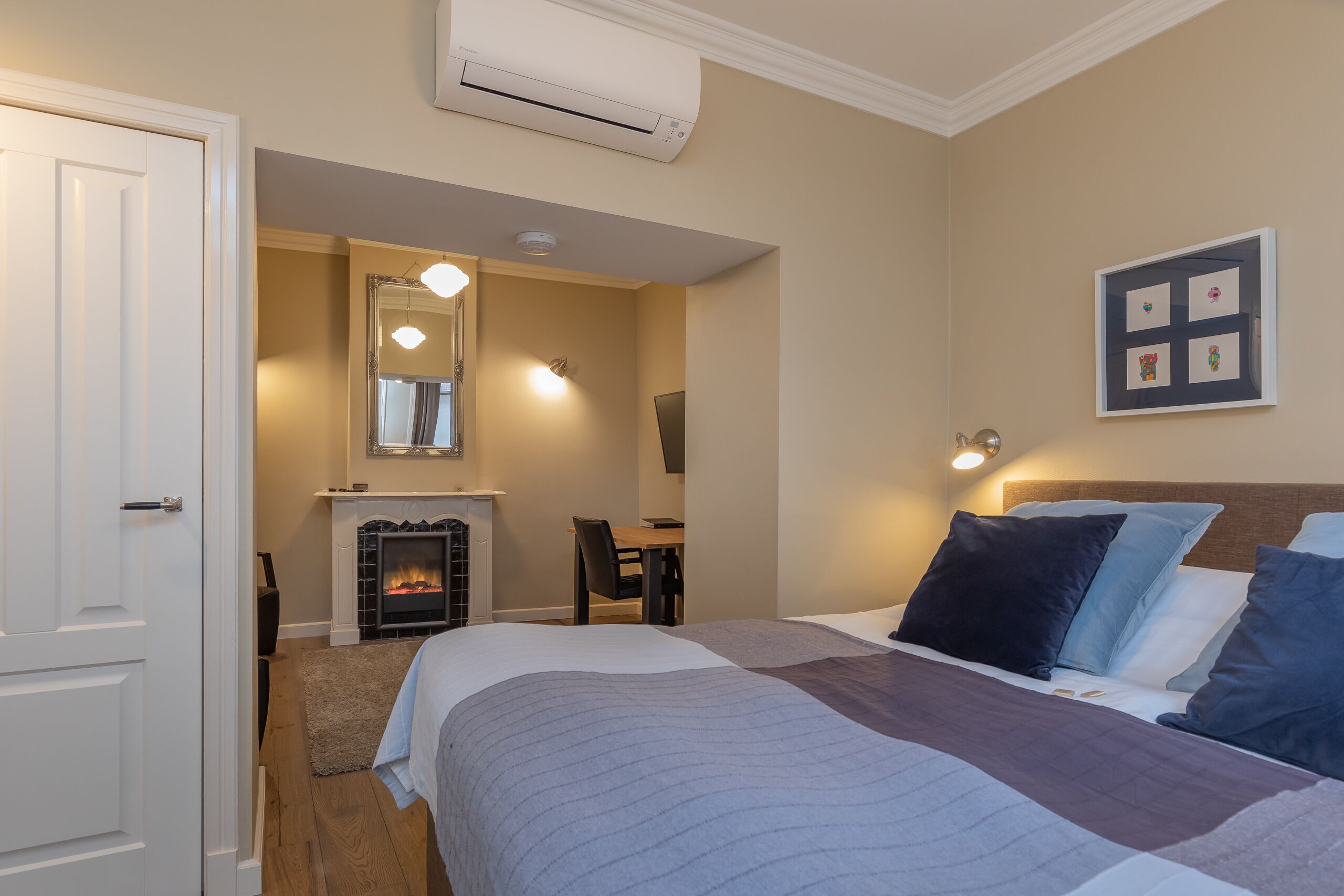 Suite – superior, 1 kingsize-seng | Sengetøy av topp kvalitet, minibar, safe på rommet og skrivebord