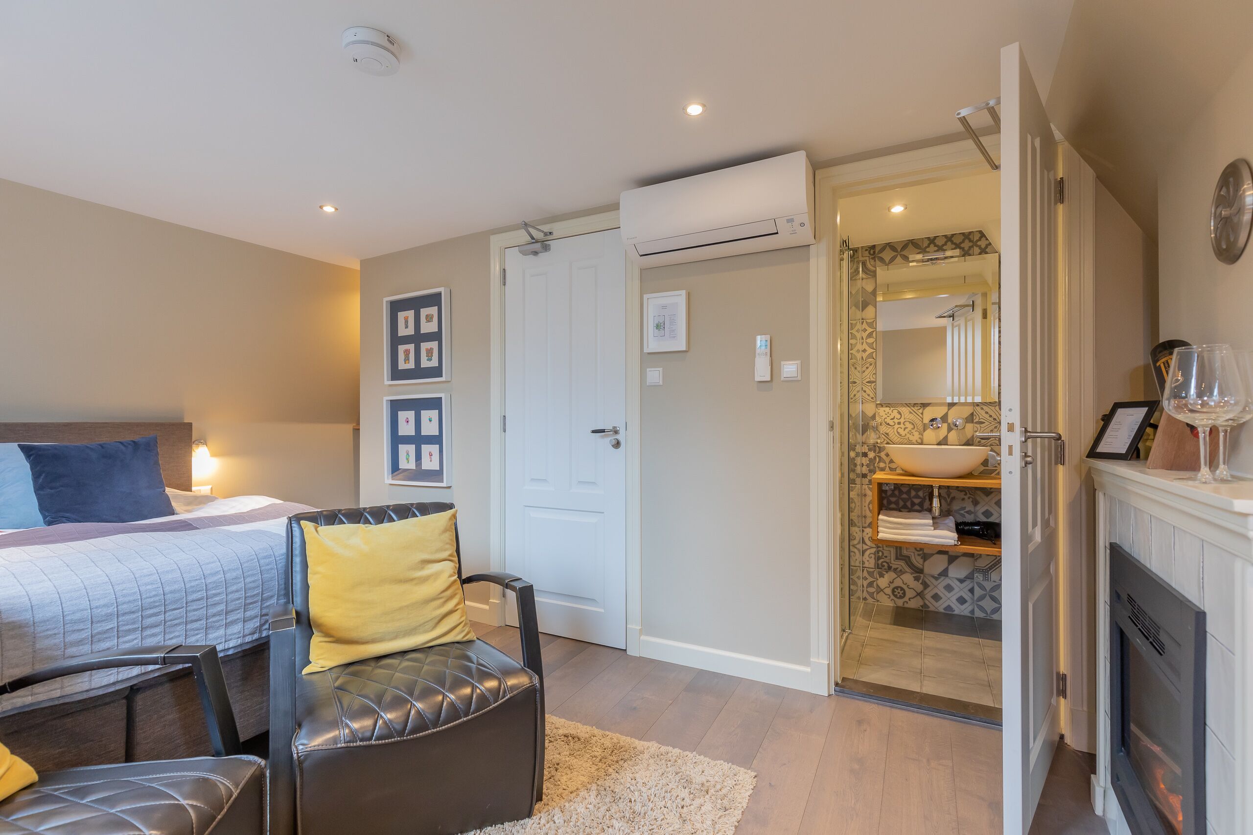 classic double room, city view | premium bedding, minibar, in-room safe, desk