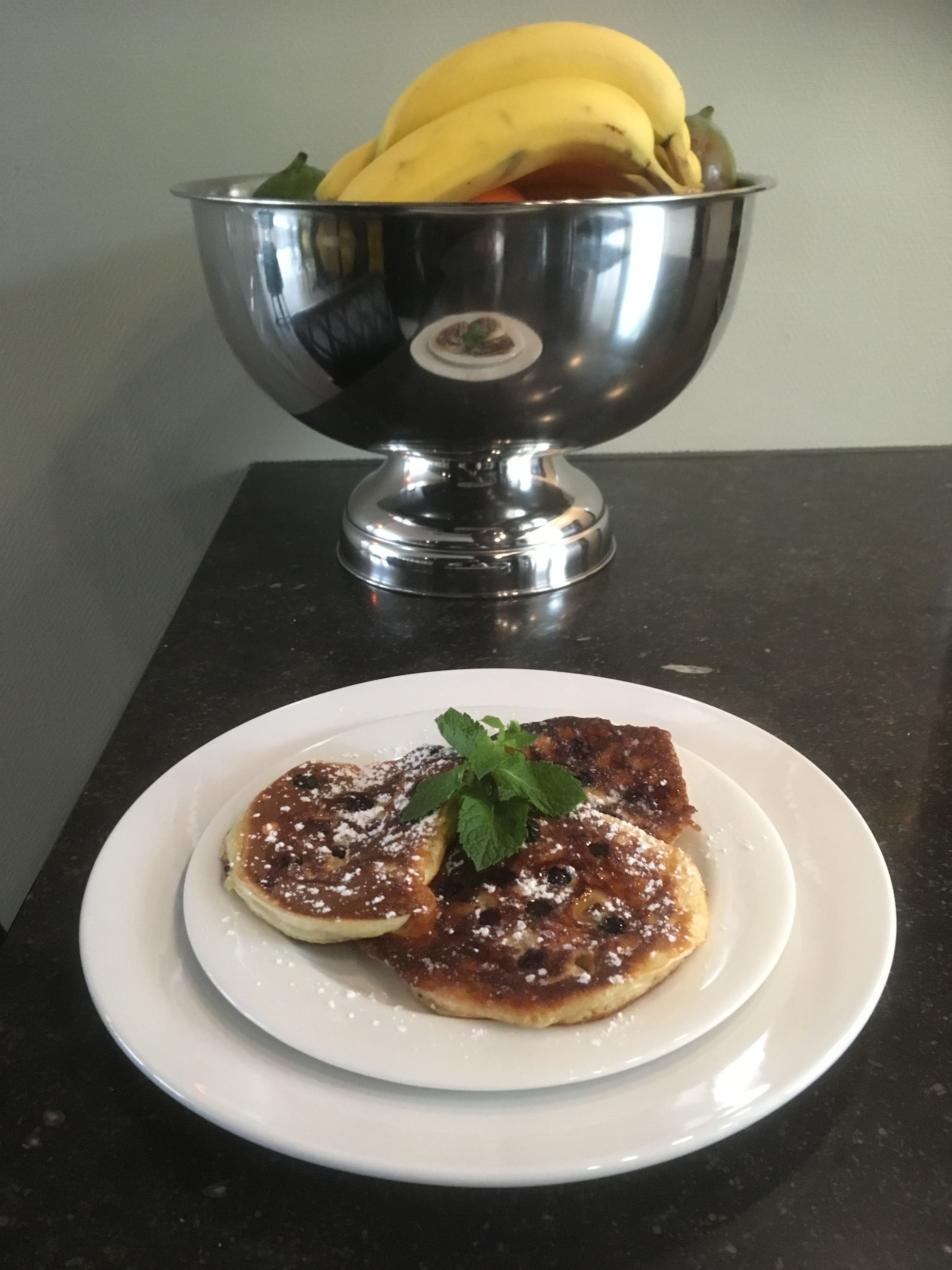 daily cooked-to-order breakfast (eur 17.5 per person)