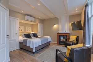 Premium bedding, minibar, in-room safe, desk