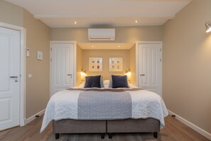 Superior Suite, 1 King Bed | Premium bedding, minibar, in-room safe, desk - Ex Libris boutique hotel (Leiden)