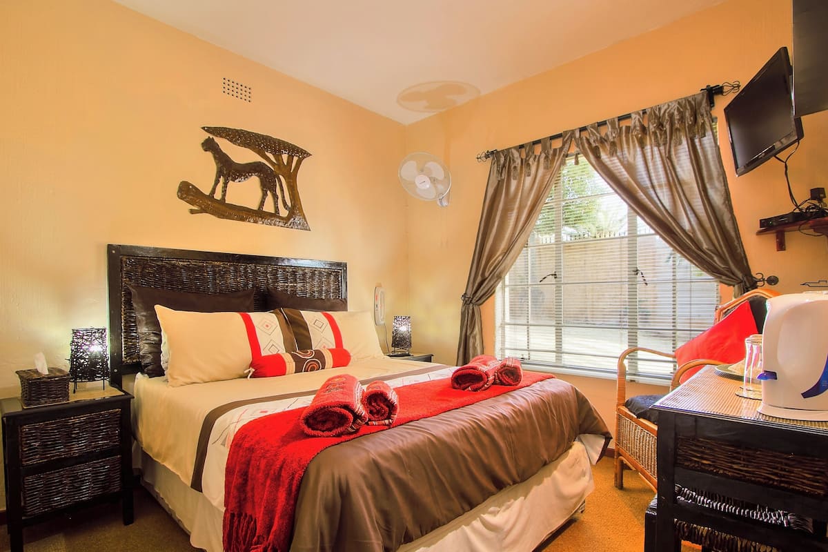 In-room safe, desk, iron/ironing board, free WiFi