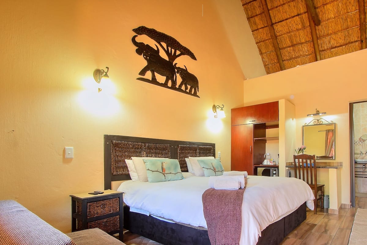 Double Room (Buffalo) | In-room safe, desk, iron/ironing board, free WiFi