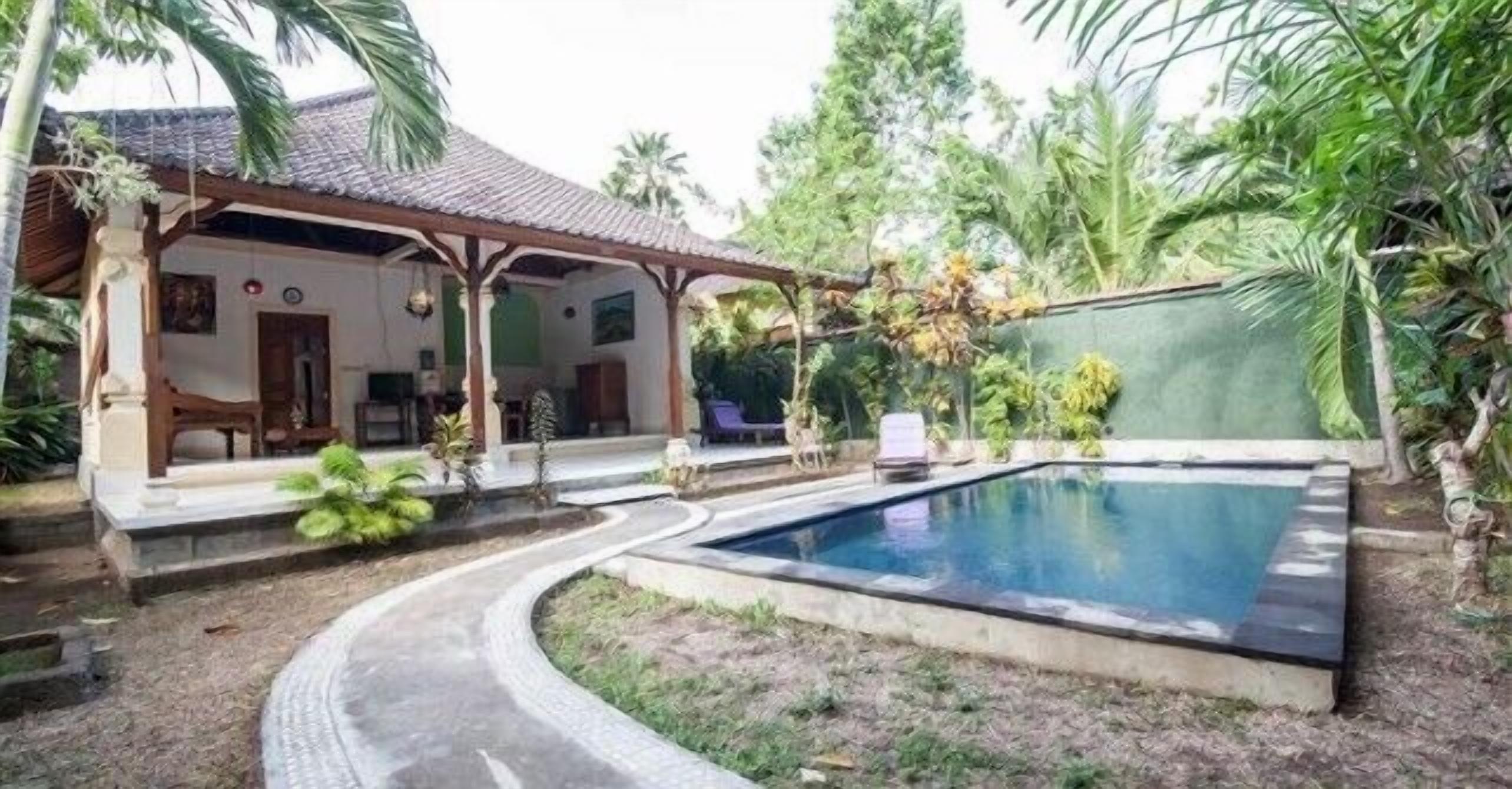 3 piscinas cubiertas, una piscina al aire libre