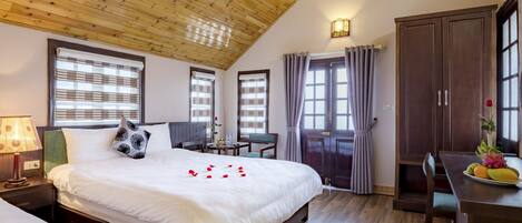 Habitación cuádruple Deluxe | Minibar, escritorio, wifi gratis