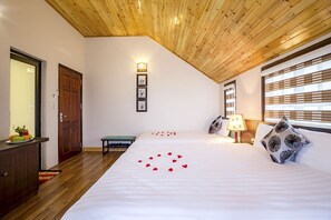 Deluxe Quadruple Room | Minibar, desk, free WiFi - Viet Flower Hotel (Sa Pa)