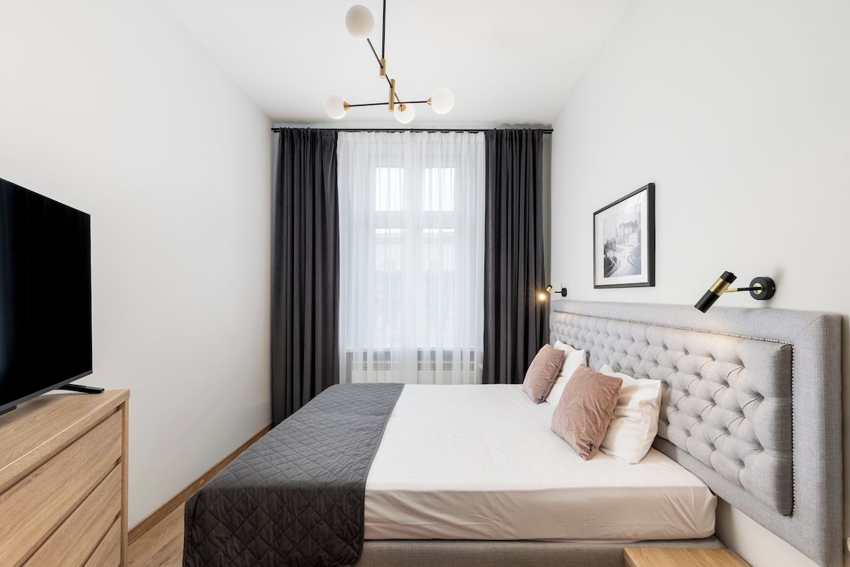 Superior-huoneisto, 2 makuuhuonetta, kaupunkinäköala | Ylelliset vuodevaatteet, työpöytä