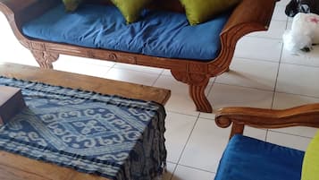 別墅 (Double Bed room Plus Single Bed) | 客廳 | LCD 電視