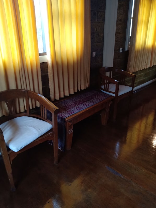 Frigobar, escrivaninha, cortinas blackout, Wi-Fi de cortesia