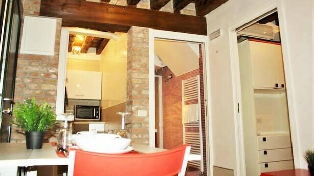 A kitchen with a microwave, a sink, and a potted plant. - Mario Apartment 3028 F (Venice)