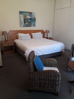 Premium bedding, Select Comfort beds, in-room safe - The Bedford View Guest House (Germiston)