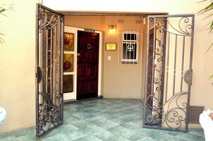 Fachada de la propiedad