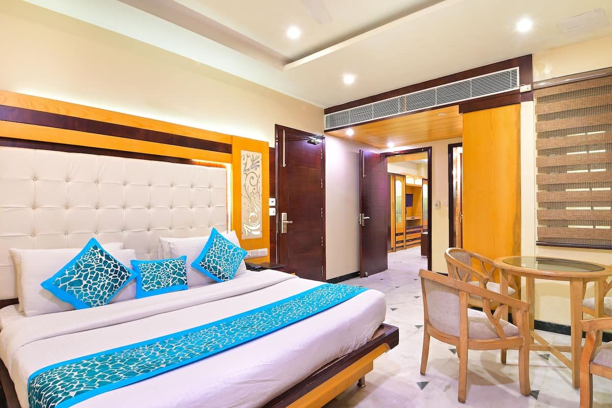 Suite Room with City View | Una scrivania, tende oscuranti, insonorizzazione, Wi-Fi gratuito