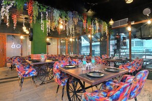 International cuisine - Hari Piorko Inn Express (New Delhi)