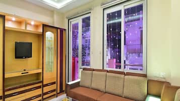 Suite Room with City View | Escrivaninha, cortinas blackout, quartos à prova de som
