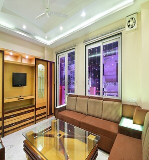 Desk, blackout curtains, soundproofing, free WiFi - Hari Piorko Inn Express (New Delhi)