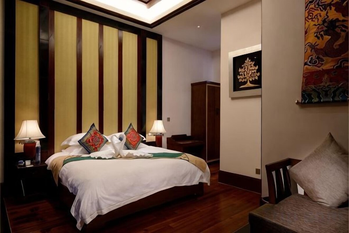 Minibar, in-room safe, desk, blackout curtains