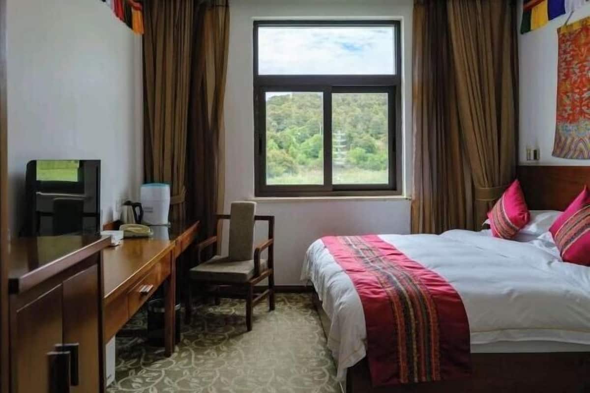 Minibar, in-room safe, desk, blackout curtains