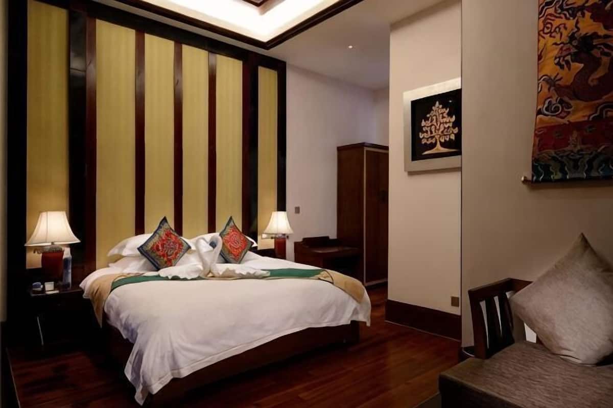 Minibar, in-room safe, desk, blackout curtains