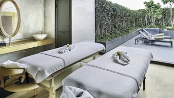 Couples treatment rooms, sauna, body treatments, aromatherapy