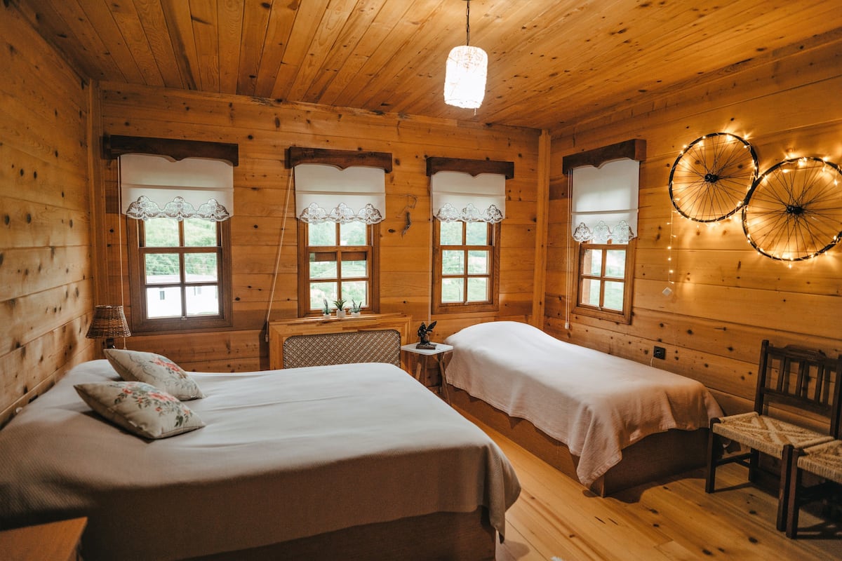 Suite, Shared Bathroom, Mountain View | 1 bedroom, blackout drapes, iron/ironing board, free WiFi