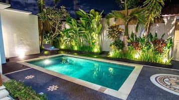 Hồ bơi trong nhà, hồ bơi ngoài trời