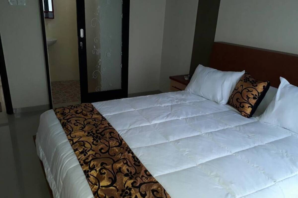 Caja de seguridad en la habitación y escritorio 